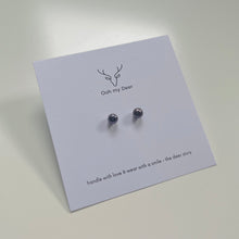 Kép betöltése a galériamegjelenítőbe: Gyöngy pötty fülbevalók