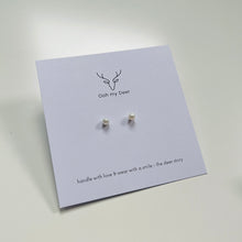 Kép betöltése a galériamegjelenítőbe: Gyöngy pötty fülbevalók