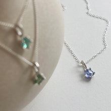 Kép betöltése a galériamegjelenítőbe: Kincsem Silver nyaklánc