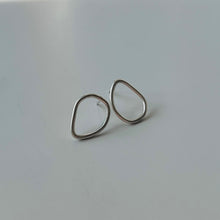 Kép betöltése a galériamegjelenítőbe: Bajamar mini fülbevaló