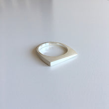 Kép betöltése a galériamegjelenítőbe: Reframe Solo gyűrű
