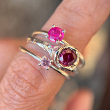 Kép betöltése a galériamegjelenítőbe: Pink Ruby gyűrű
