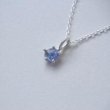 Kép betöltése a galériamegjelenítőbe: Kincsem Silver nyaklánc
