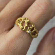 Kép betöltése a galériamegjelenítőbe: Soul Sister Golden Diamond gyűrű
