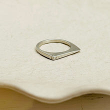 Kép betöltése a galériamegjelenítőbe: Reframe Solo Diamond gyűrű

