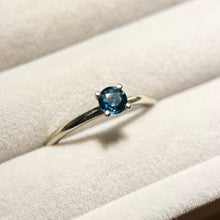 Kép betöltése a galériamegjelenítőbe: Blue Moon Sapphire Silver gyűrű
