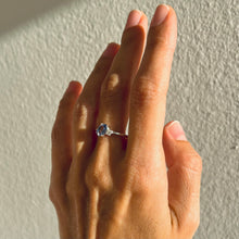 Kép betöltése a galériamegjelenítőbe: Lily diamond gyűrű

