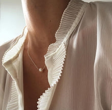 Kép betöltése a galériamegjelenítőbe: Lucid Rebel nyaklánc gyönggyel
